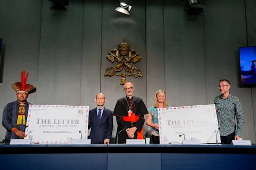 From left to right: Kaczek Oder "Leader Dada", Husung Li, Cardinal Michael Czerny, Lorna Gold and Nicholas Brown during a press conference at the Vatican on October 4, 2022. Photo by Daniel Ibanez/CNA