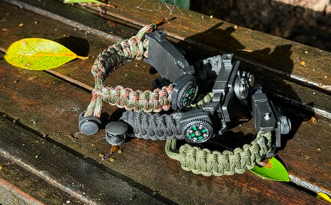 Paracord Survival Bracelet