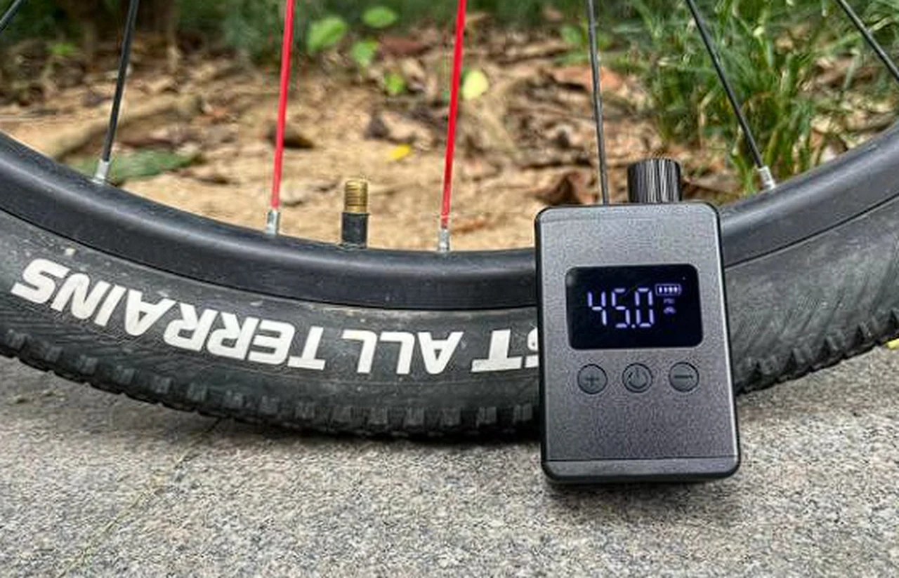 Worlds lightest bicycle tyre pump