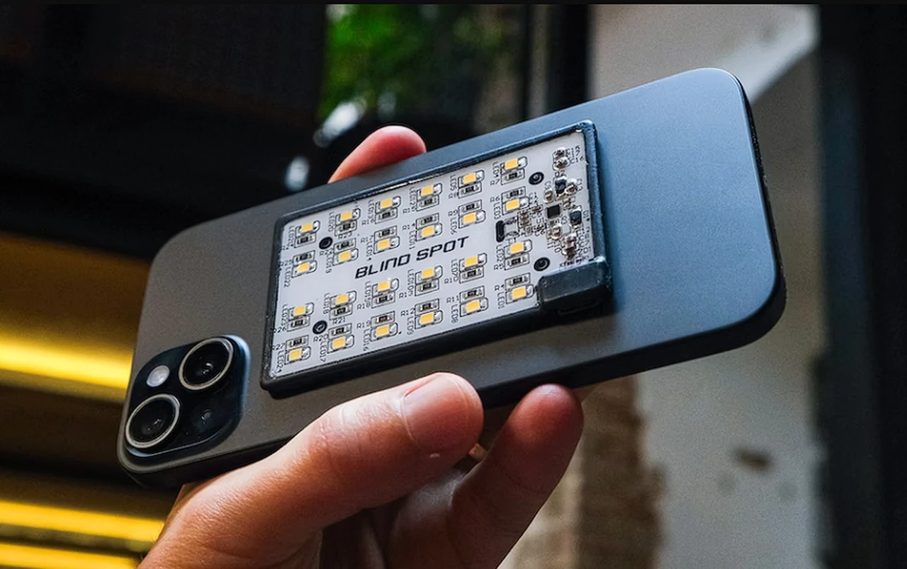 Illuminate your calls wherever you are with the LumiCard phone light