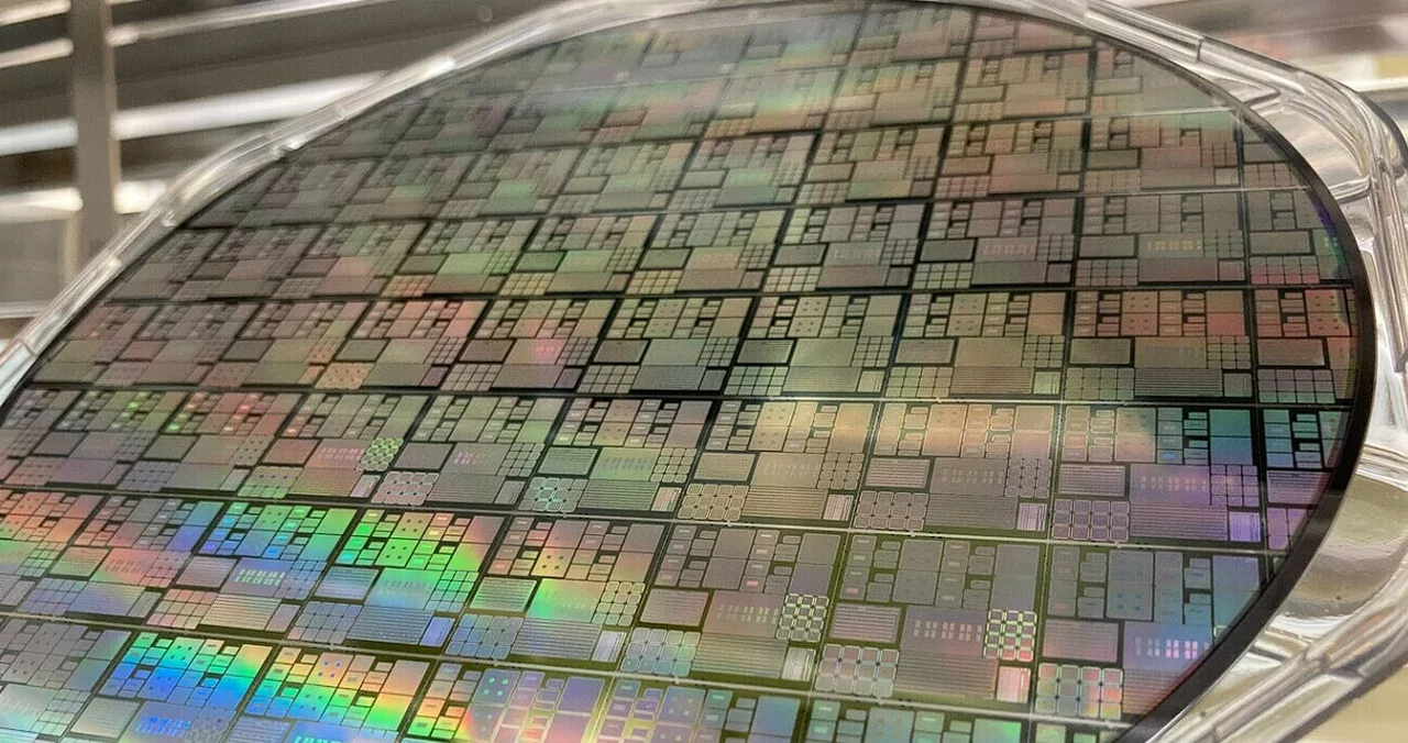 High-Speed computing with SOT-MRAM array chip