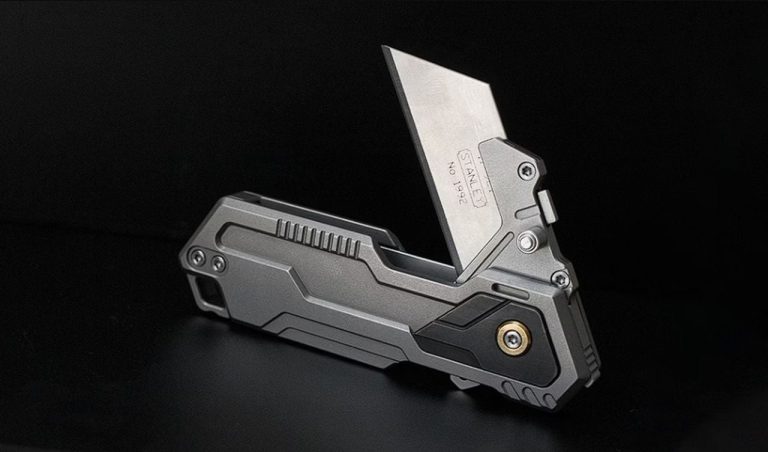 Phantom 2 Titanium folding utility knife