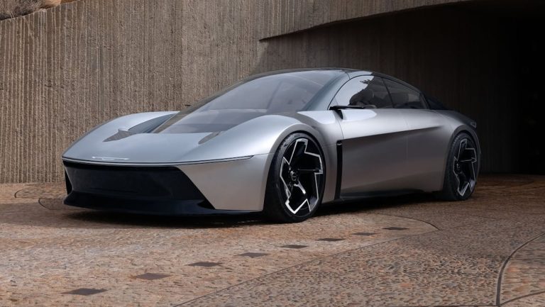 Chrysler Halycon Concept EV unveiled