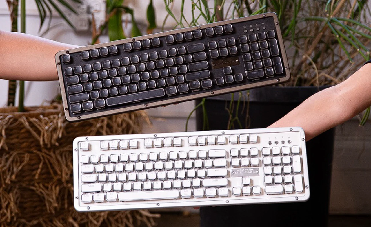 Azio RC Prestige mechanical keyboard wireless and wiredthis